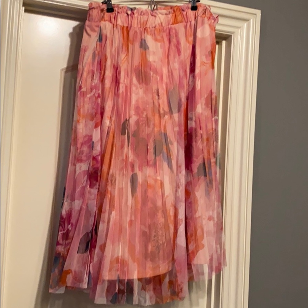 Plus-Size, Floral tulle pleated skirt. Size 2x